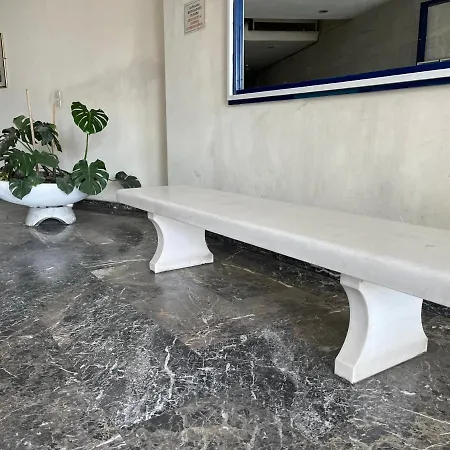 Theo アパート カヴァラ