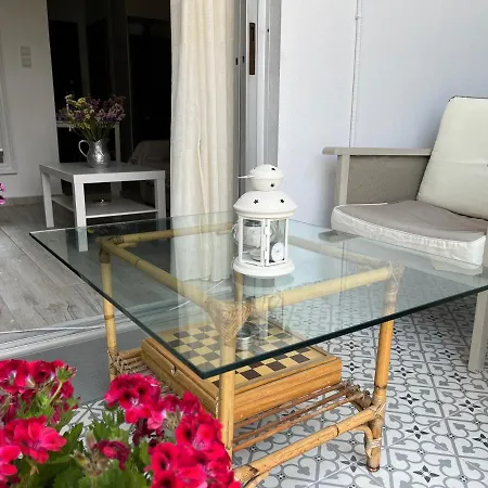 Theo Apartment
