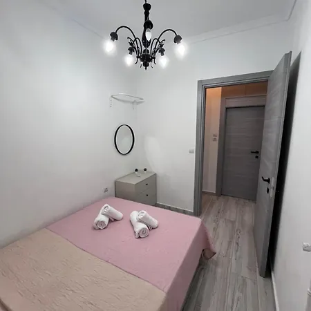 Theo Apartment *
